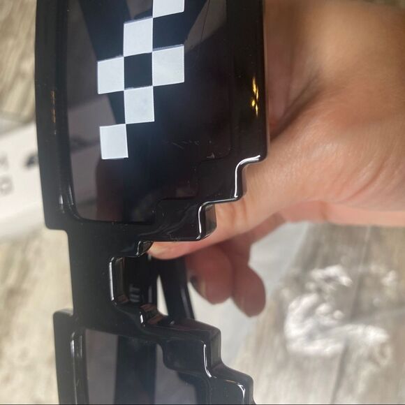 5/$25 Novelty 8-Bit Deal With It Meme Sunglasses - Picture 5 of 5